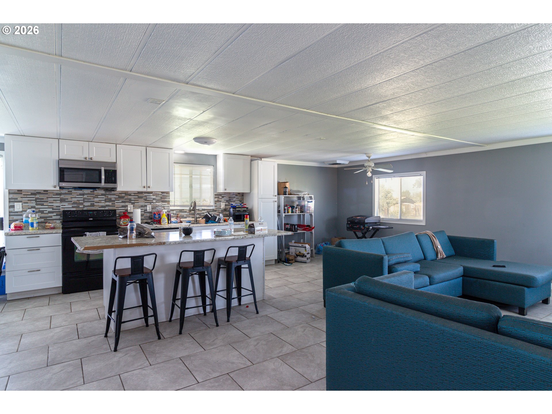 80649 Crooked Road Irrigon, OR 97844 - Photo 6 of 21 a living room with furniture a dining table and kitchen view