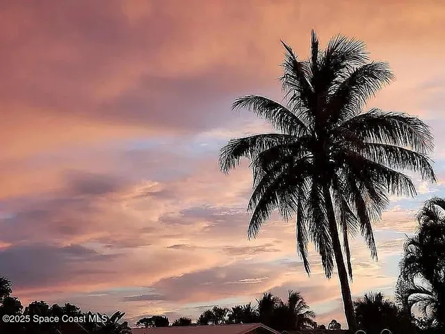 $1,297,500 | 725 Puesta Del Sol Plaza, Indialantic, FL 32903