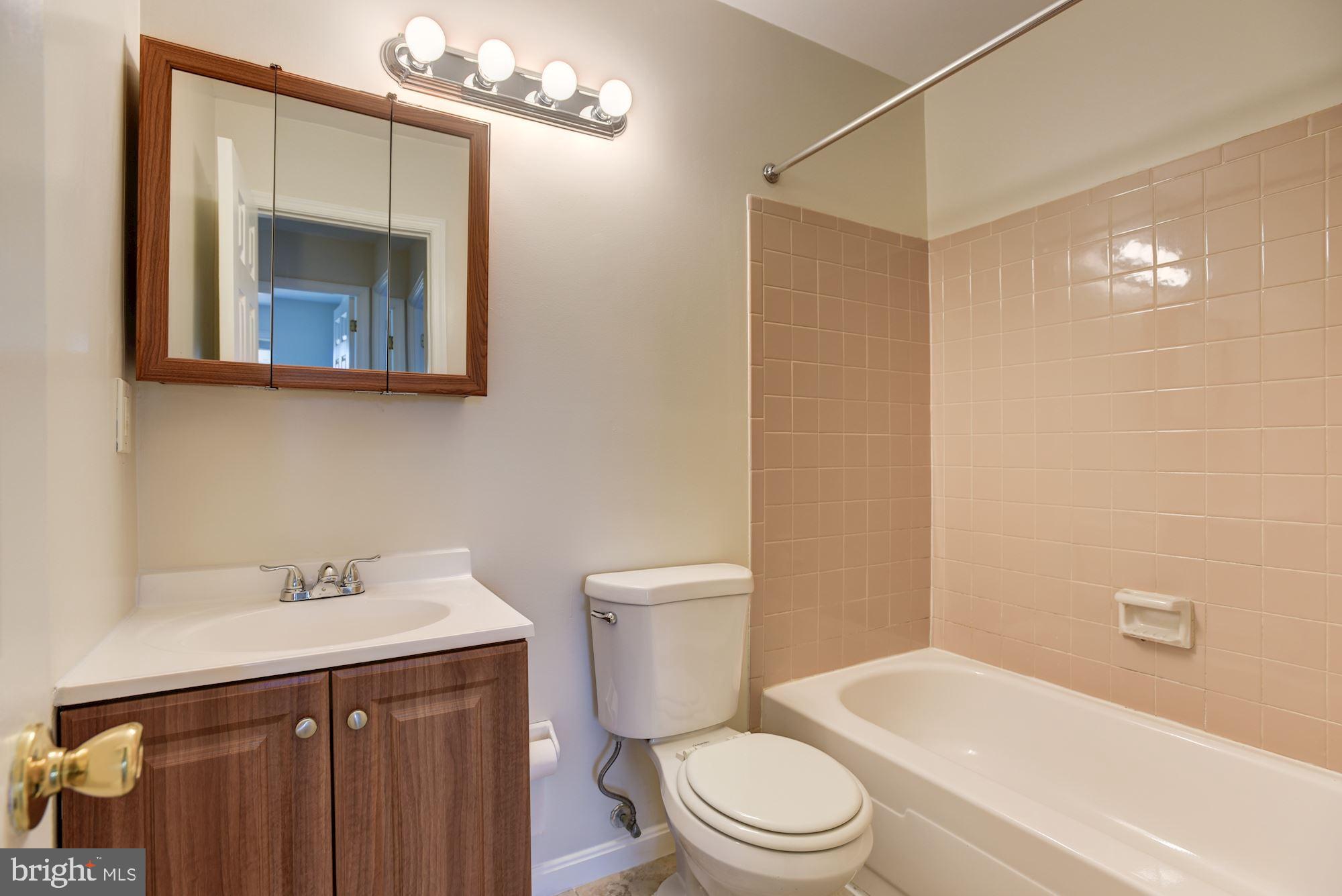 5624 Gulf Stream Row Columbia, MD 21044 - Photo 23 of 34 Full Bath