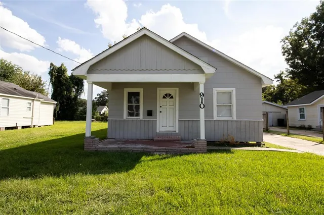 $975 | 910 Fall Street, Lake Charles, LA 70601
