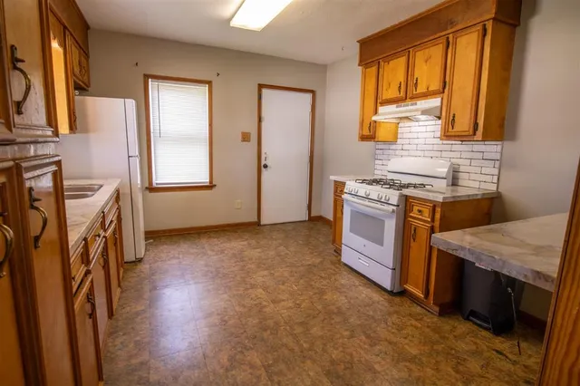 $975 | 910 Fall Street, Lake Charles, LA 70601