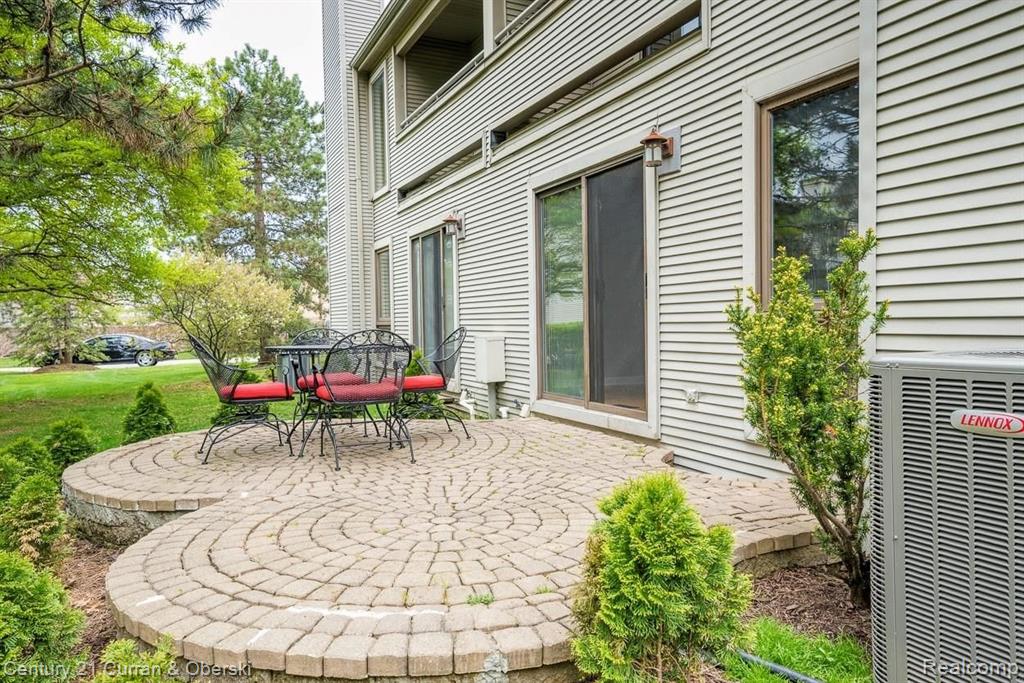 743 Eastbridge Court, Unit 95 Rochester Hills, MI 48307 - Photo 6 of 38