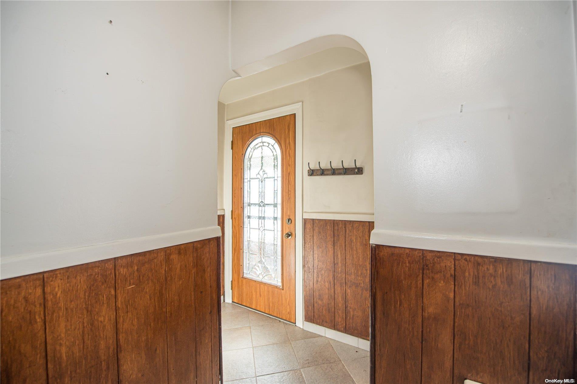 53-15 37th Road Queens, NY 11377 - Photo 6 of 25