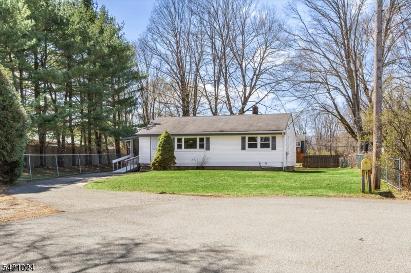 191 Lindley Court Andover, NJ 07821 - Photo 3 of 43