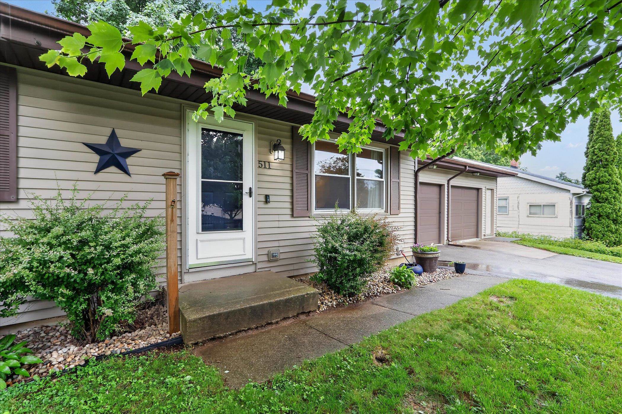 511 Johnson Clinton, WI 53525 - Photo 5 of 42