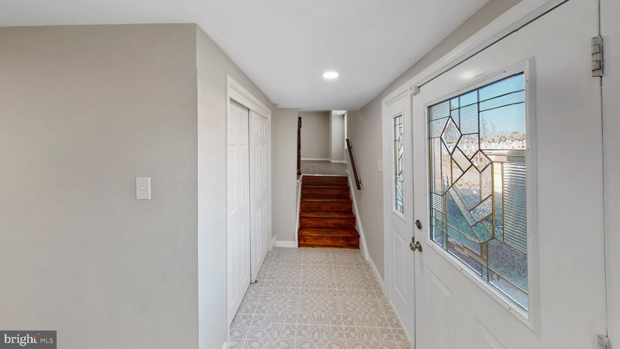 231 South Dillwyn Road Newark, DE 19711 - Photo 12 of 30 Walk in Foyer