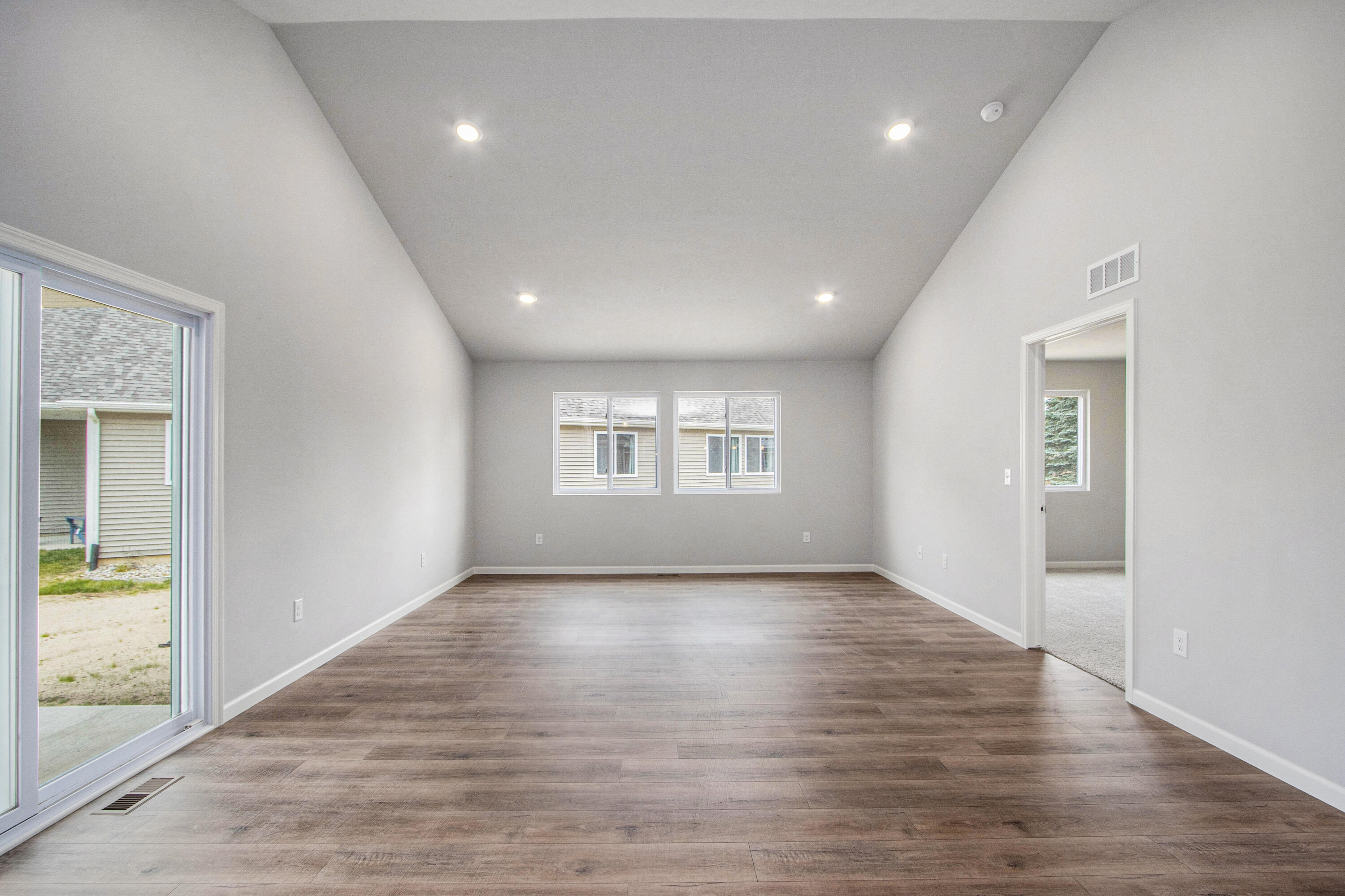 558 McKinley Three Rivers, MI 49093 - Photo 10 of 26 MTR035-V1245DF-Great Room3