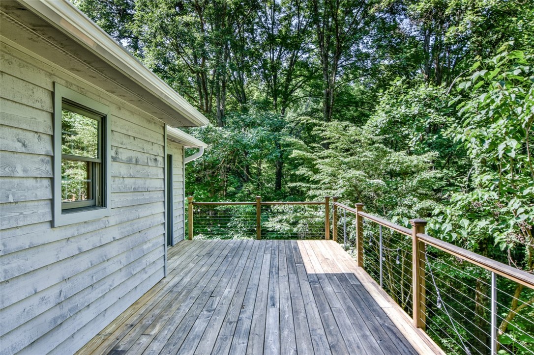 1484 Coneross Point Drive Seneca, SC 29678 - Photo 12 of 33 Gallery Image 12