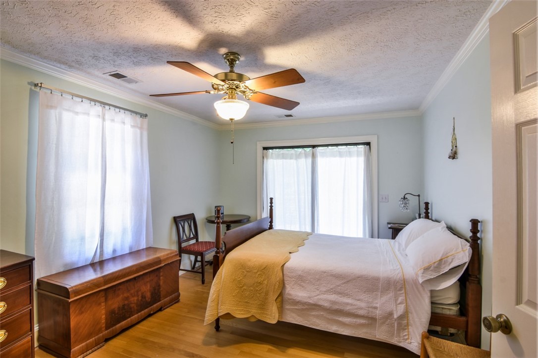 1484 Coneross Point Drive Seneca, SC 29678 - Photo 15 of 33 Gallery Image 15