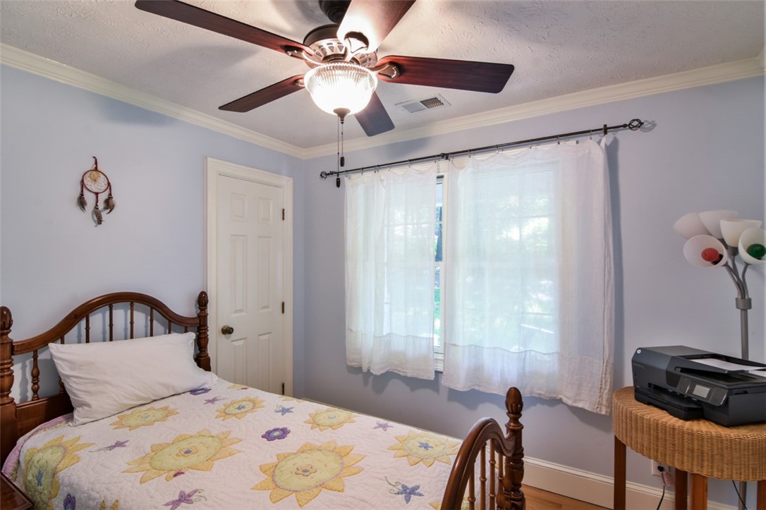 1484 Coneross Point Drive Seneca, SC 29678 - Photo 17 of 33 Gallery Image 17