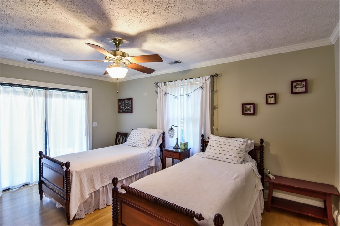 1484 Coneross Point Drive Seneca, SC 29678 - Photo 20 of 33 Gallery Image 20