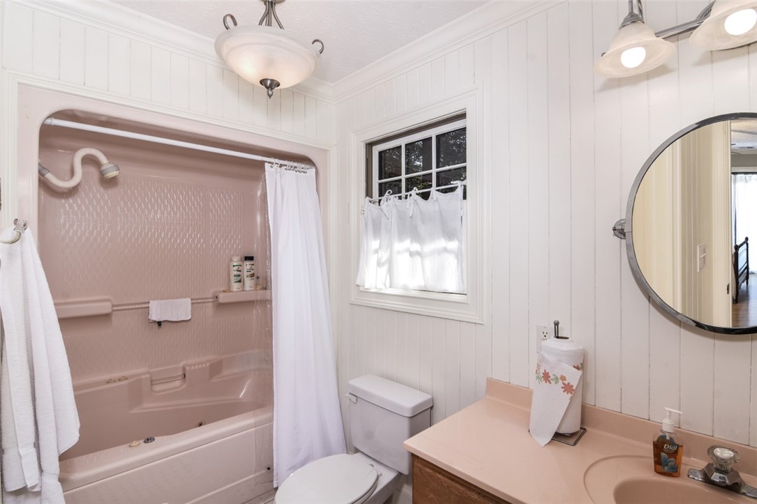1484 Coneross Point Drive Seneca, SC 29678 - Photo 22 of 33 Gallery Image 22