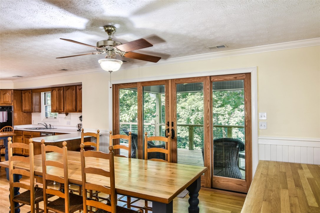 1484 Coneross Point Drive Seneca, SC 29678 - Photo 4 of 33 Gallery Image 4