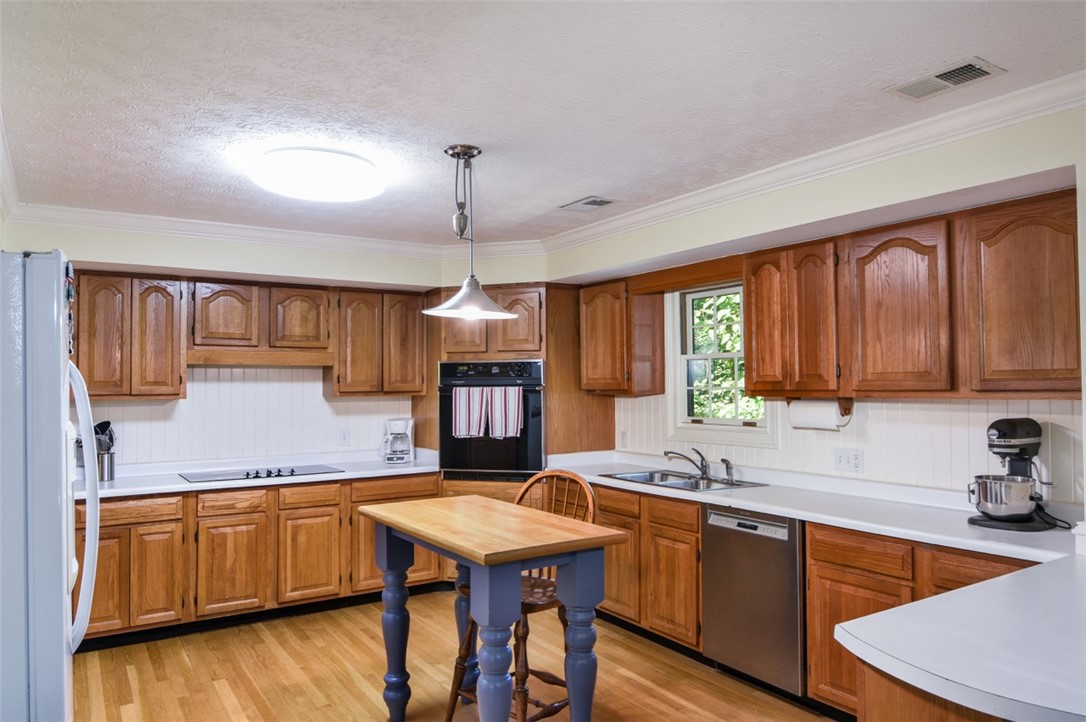 1484 Coneross Point Drive Seneca, SC 29678 - Photo 5 of 33 Gallery Image 5