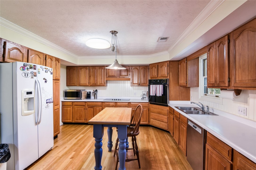 1484 Coneross Point Drive Seneca, SC 29678 - Photo 6 of 33 Gallery Image 6