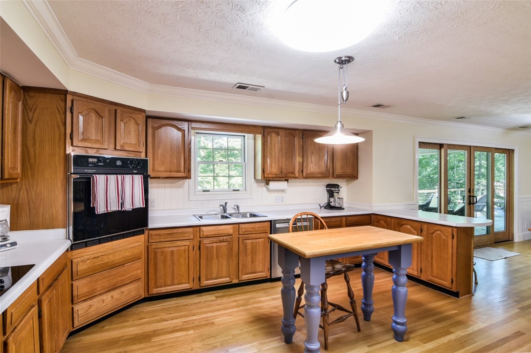1484 Coneross Point Drive Seneca, SC 29678 - Photo 8 of 33 Gallery Image 8