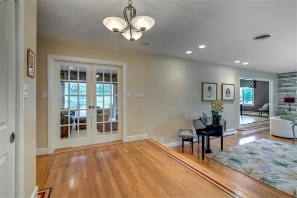 61 Leicester Road Marblehead, MA 01945 - Photo 4 of 29 Gallery Image 4