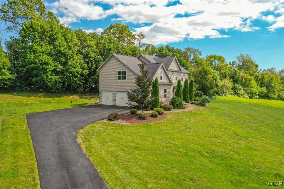 226 Bushkill Terrace Nazareth, PA 18064 - Photo 5 of 49 Gallery Image 5