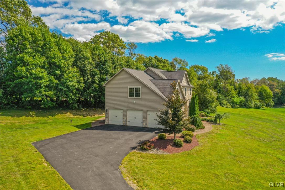 226 Bushkill Terrace Nazareth, PA 18064 - Photo 9 of 49 Gallery Image 9