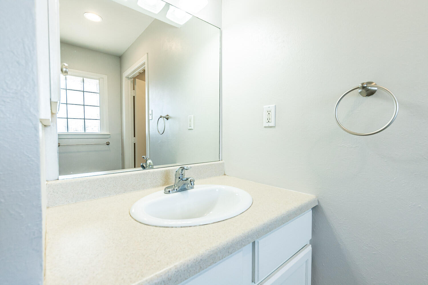 2601 33rd Street, Unit FRONT Lubbock, TX 79410 - Photo 16 of 27 2601 33rd-46