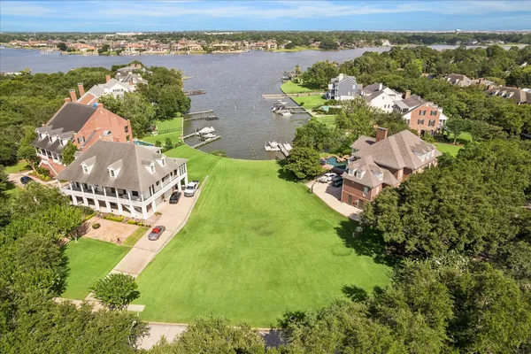 $1,100,000 | 1210 Spring Cress Lane, Taylor Lake Village, TX 77586