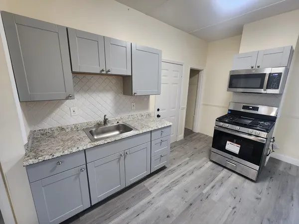 $3,900 | 564 Hyde Park Avenue, Unit 3, Boston, MA 02131