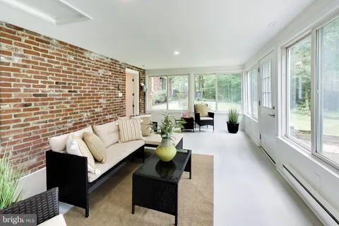 $1,050,000 | 4 Orchard Way North, Rockville, MD 20854