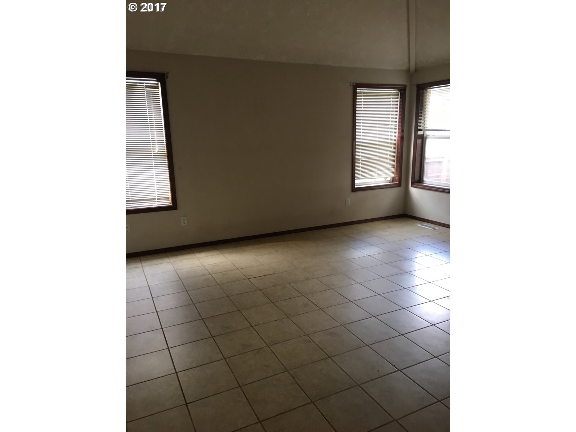 1611 Northeast Gertz Road Portland, OR 97211 - Photo 9 of 24 Gallery Image 9