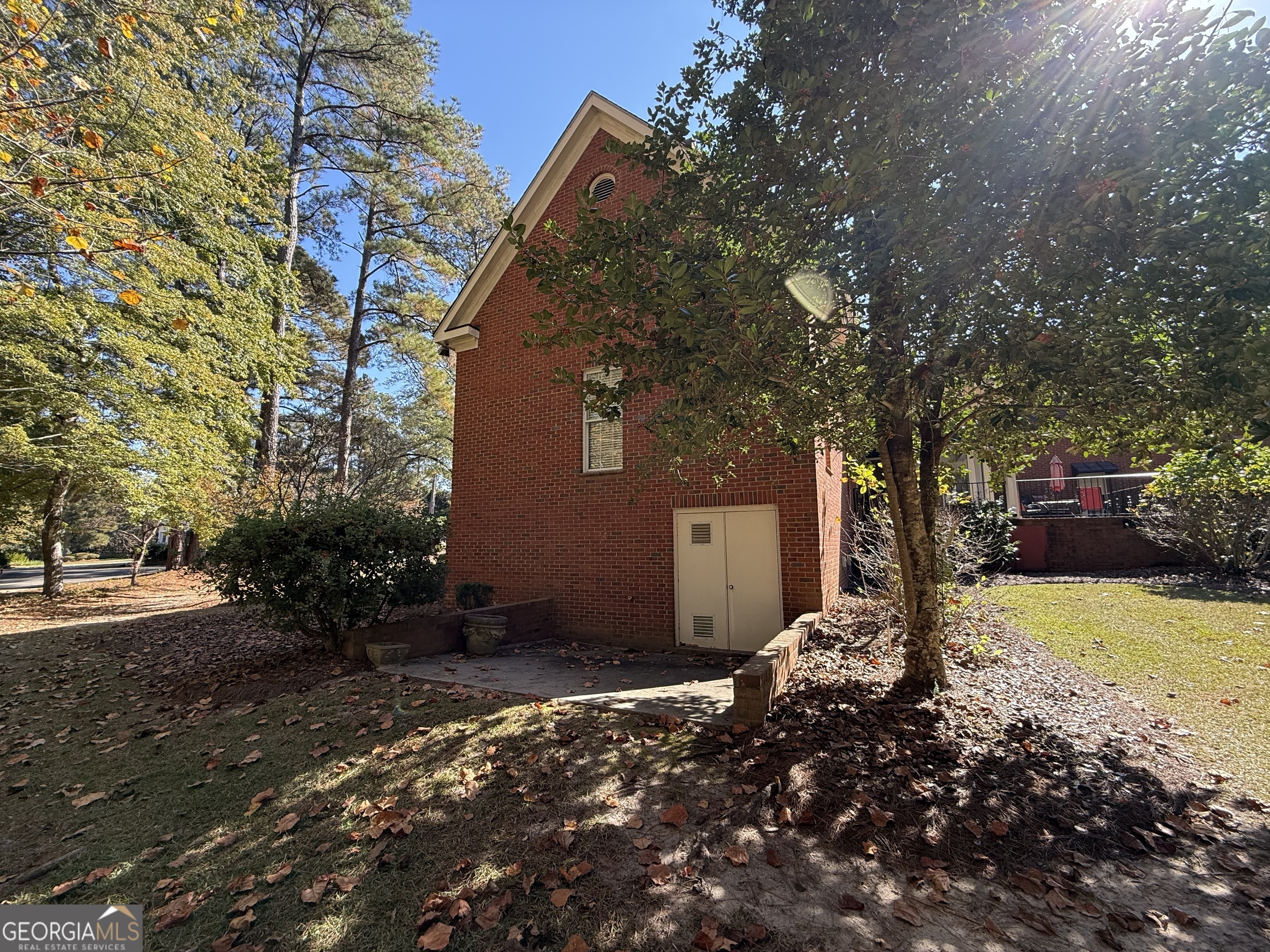 113 Parks Ridge Road Dublin, GA 31021 - Photo 18 of 99 a front view of a house with a yard and covered with snow