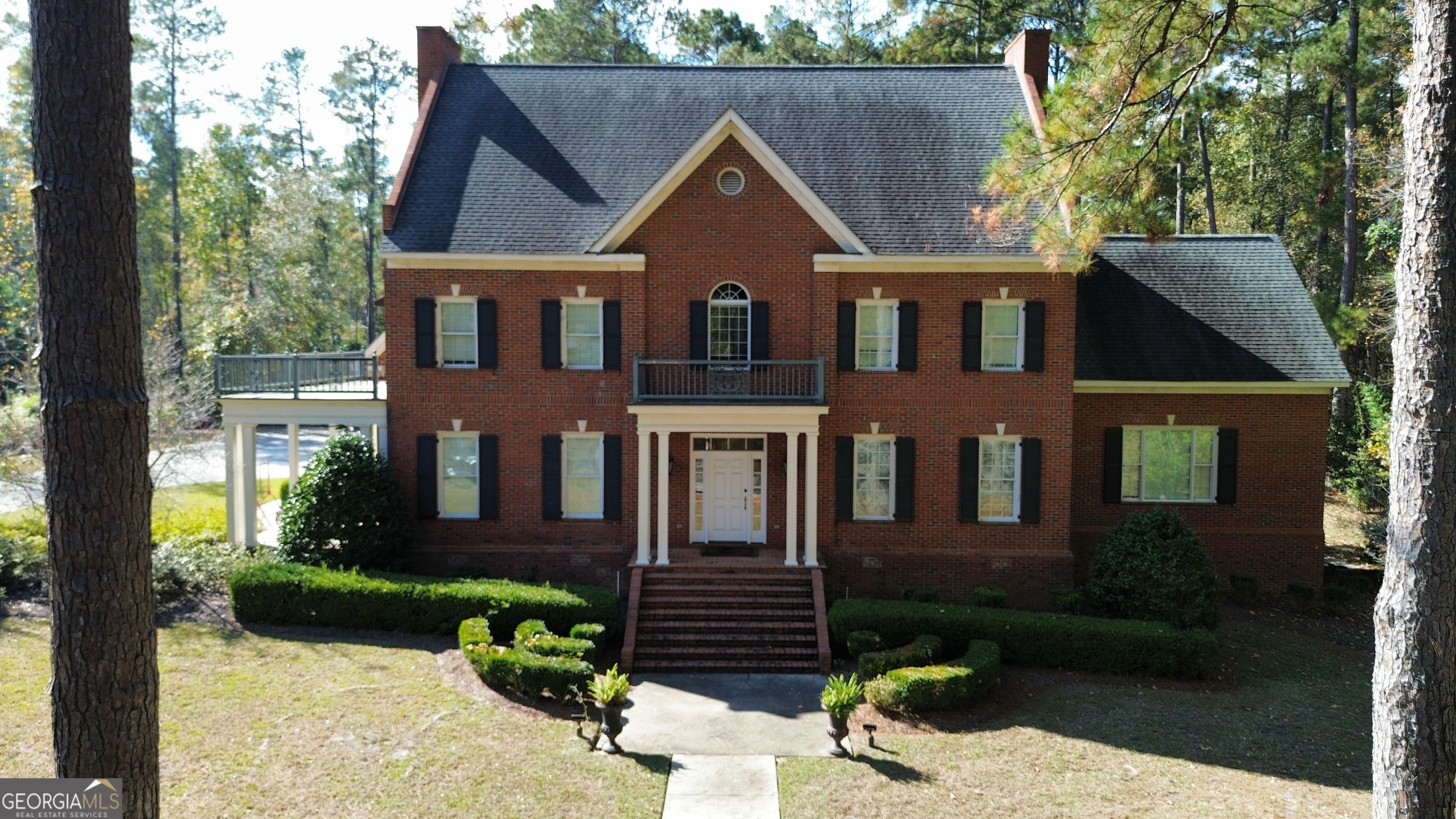 113 Parks Ridge Road Dublin, GA 31021 - Photo 3 of 99 a front view of a house with garden