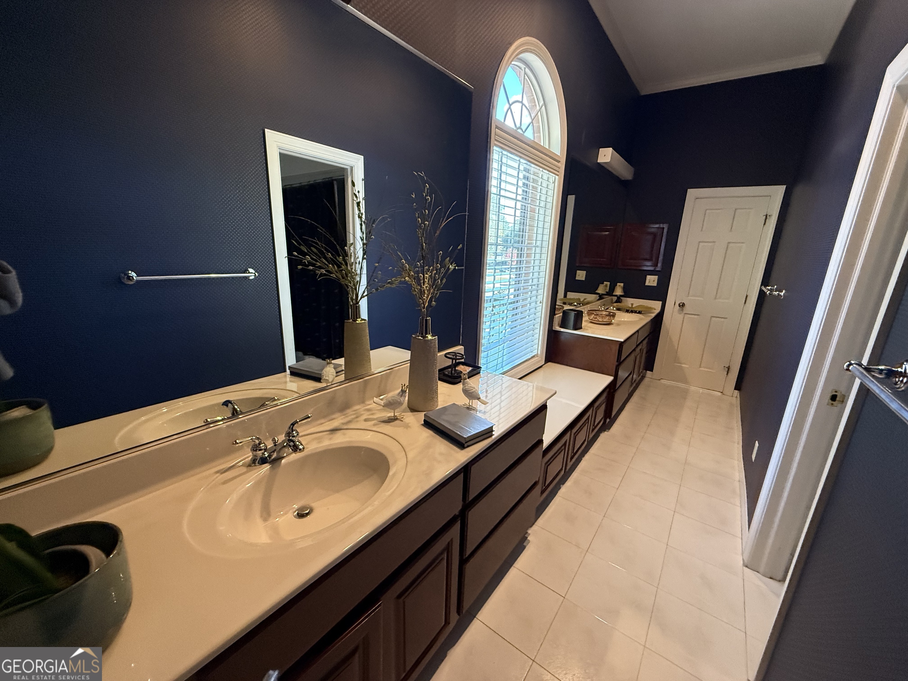 113 Parks Ridge Road Dublin, GA 31021 - Photo 73 of 99 a bathroom with a double vanity sink and a mirror