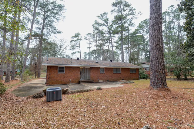 $159,125 | 735 Forest Park Circle, Philadelphia, MS 39350