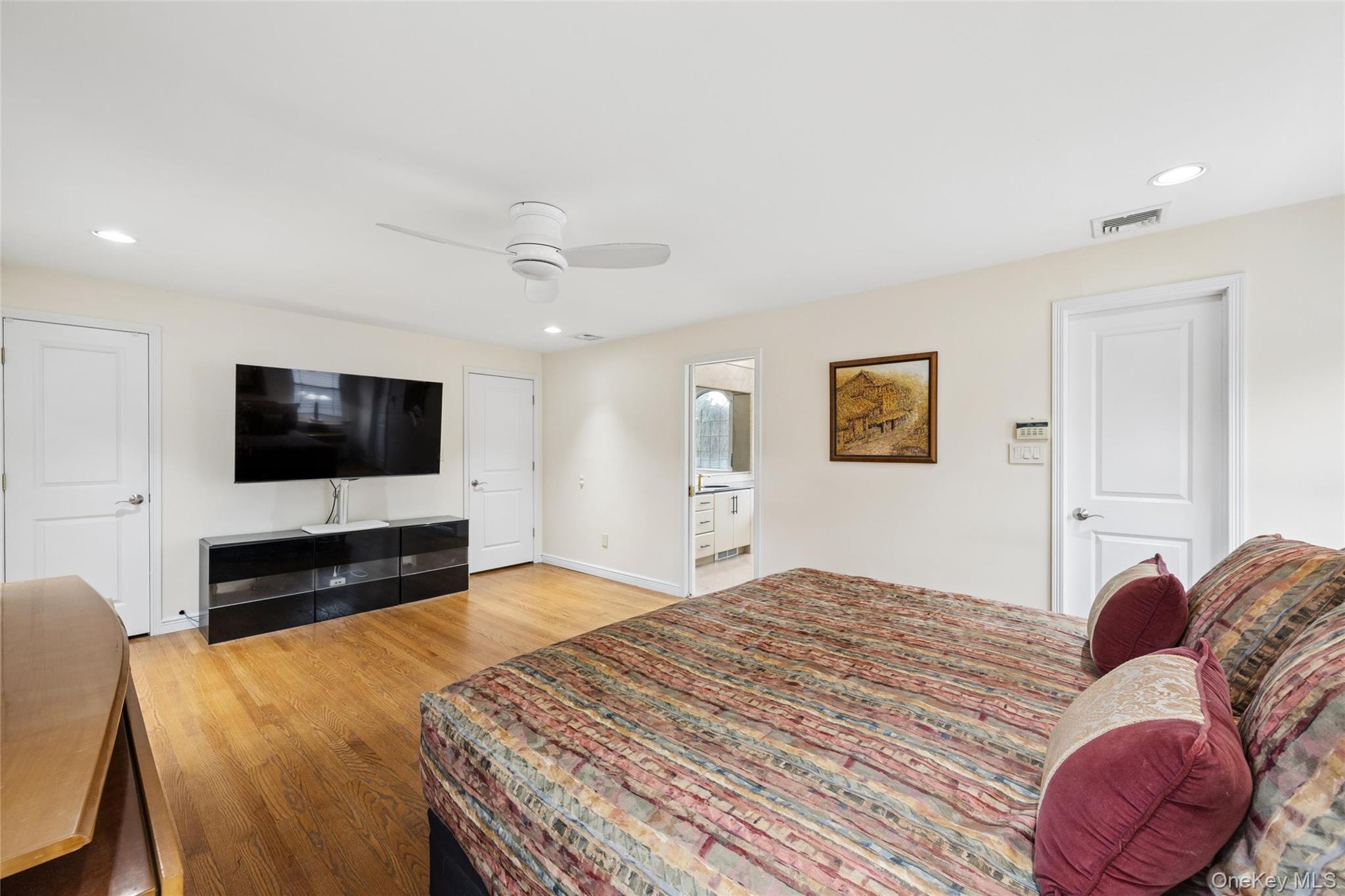 192 Split Rock Road Syosset, NY 11791 - Photo 17 of 36