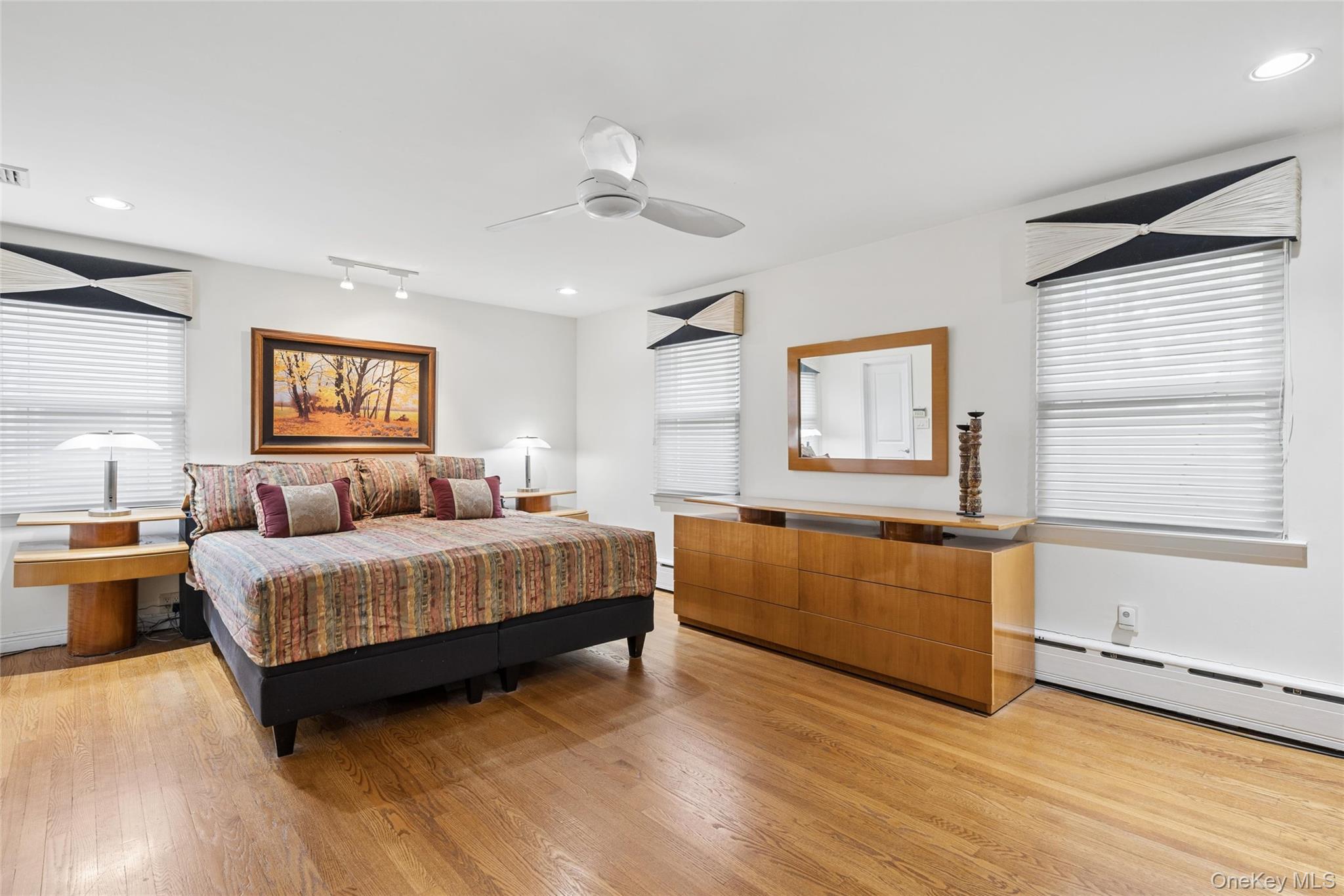 192 Split Rock Road Syosset, NY 11791 - Photo 18 of 36