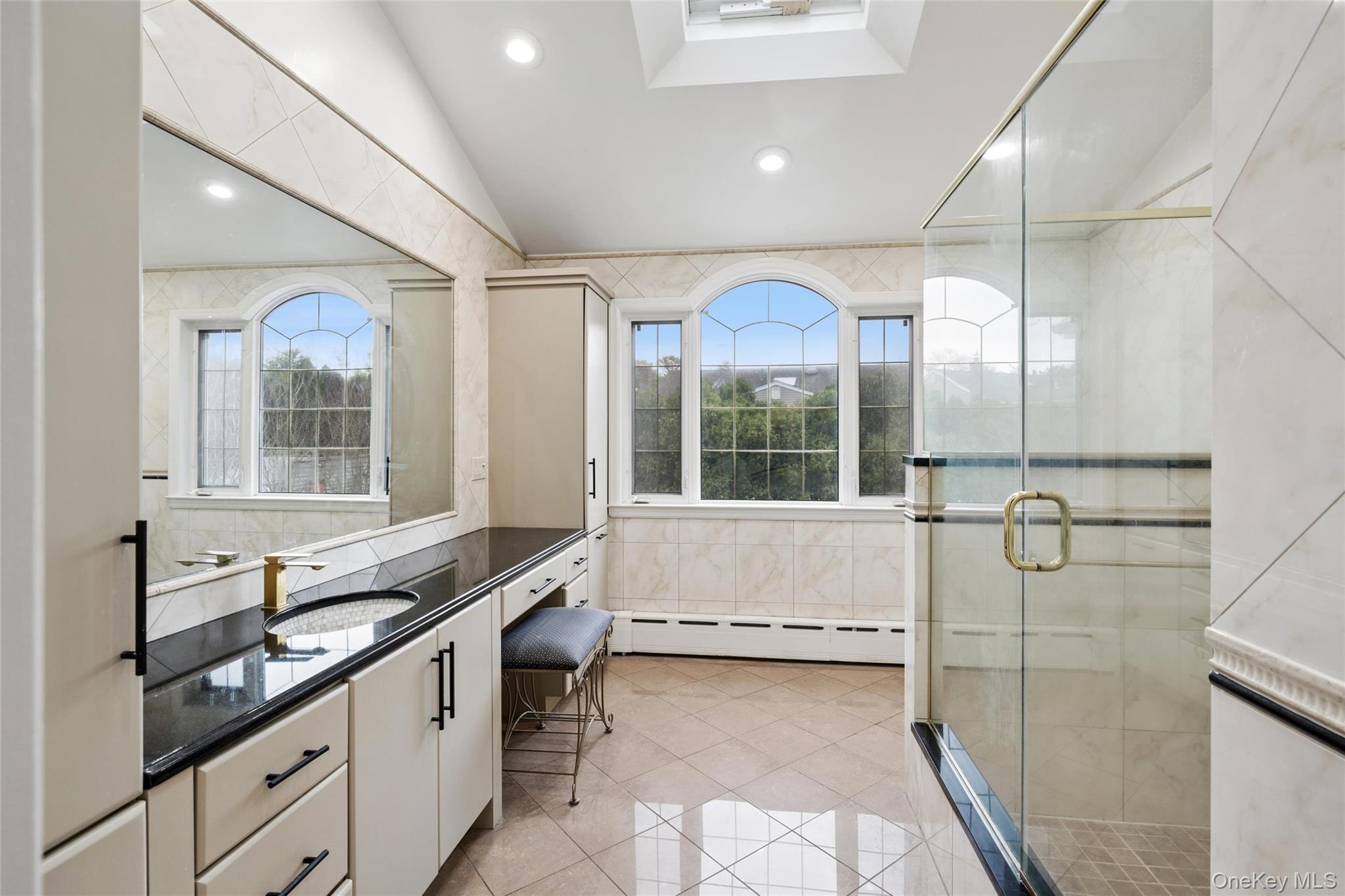 192 Split Rock Road Syosset, NY 11791 - Photo 19 of 36