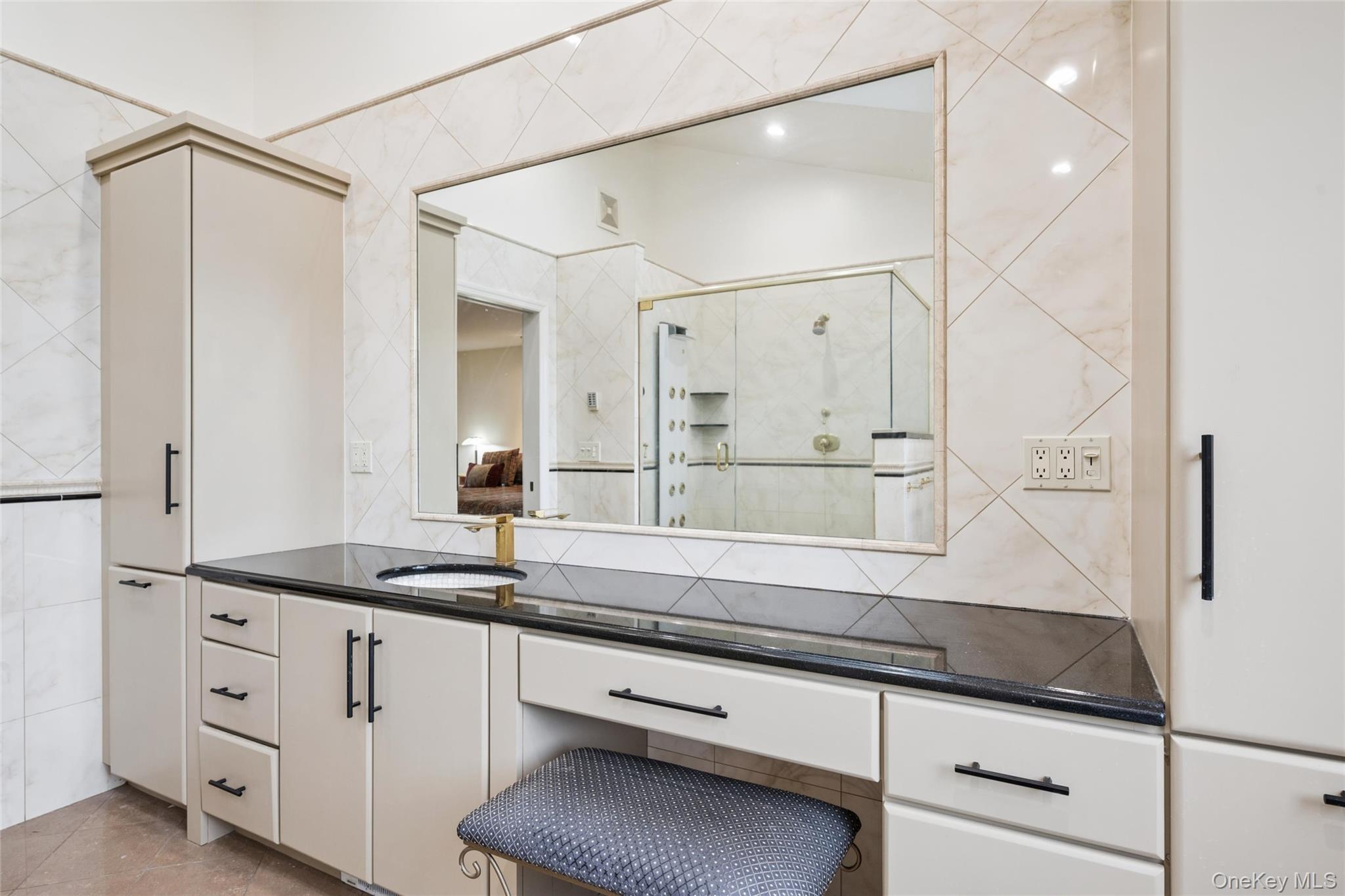 192 Split Rock Road Syosset, NY 11791 - Photo 20 of 36