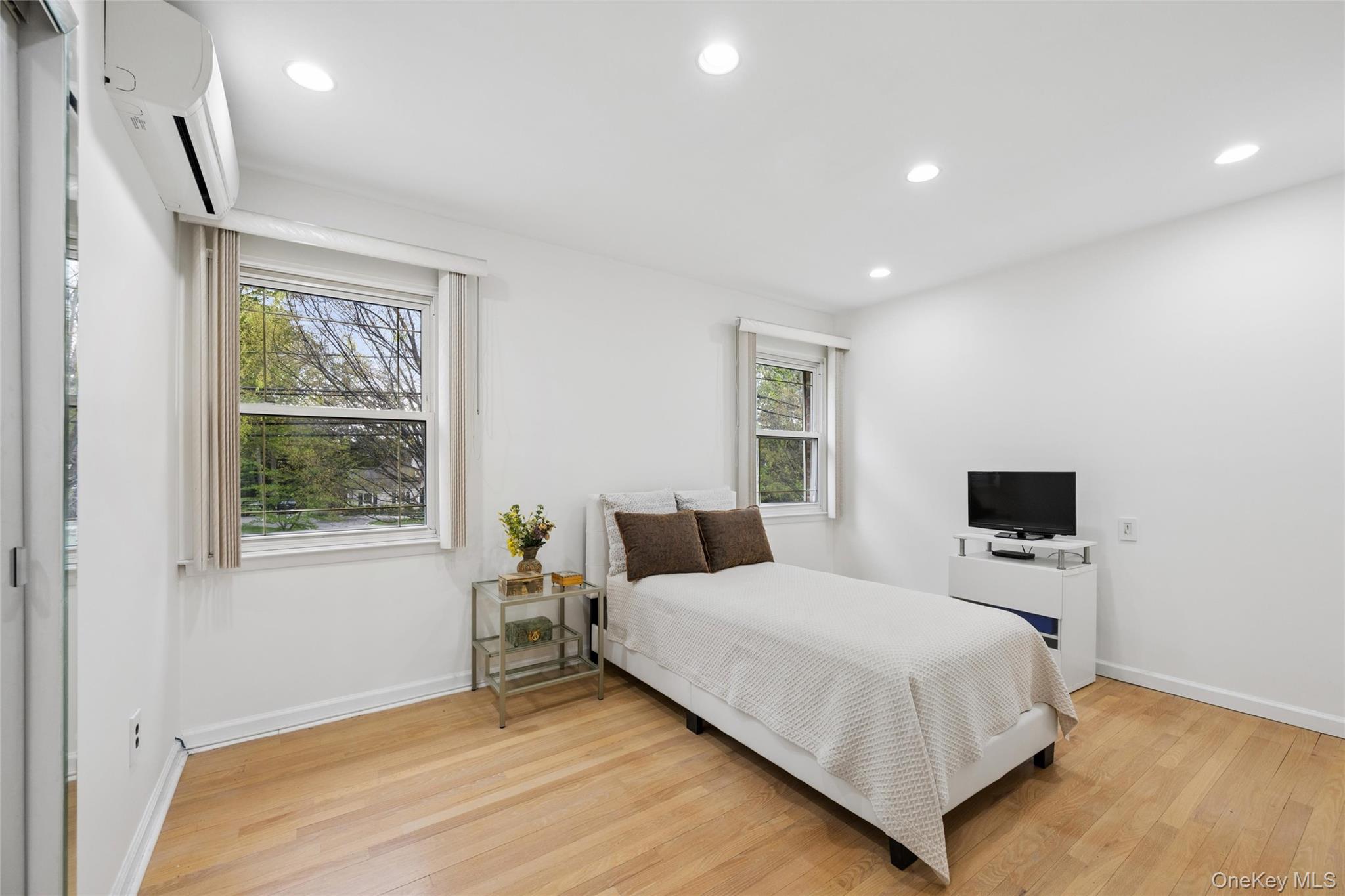 192 Split Rock Road Syosset, NY 11791 - Photo 23 of 36