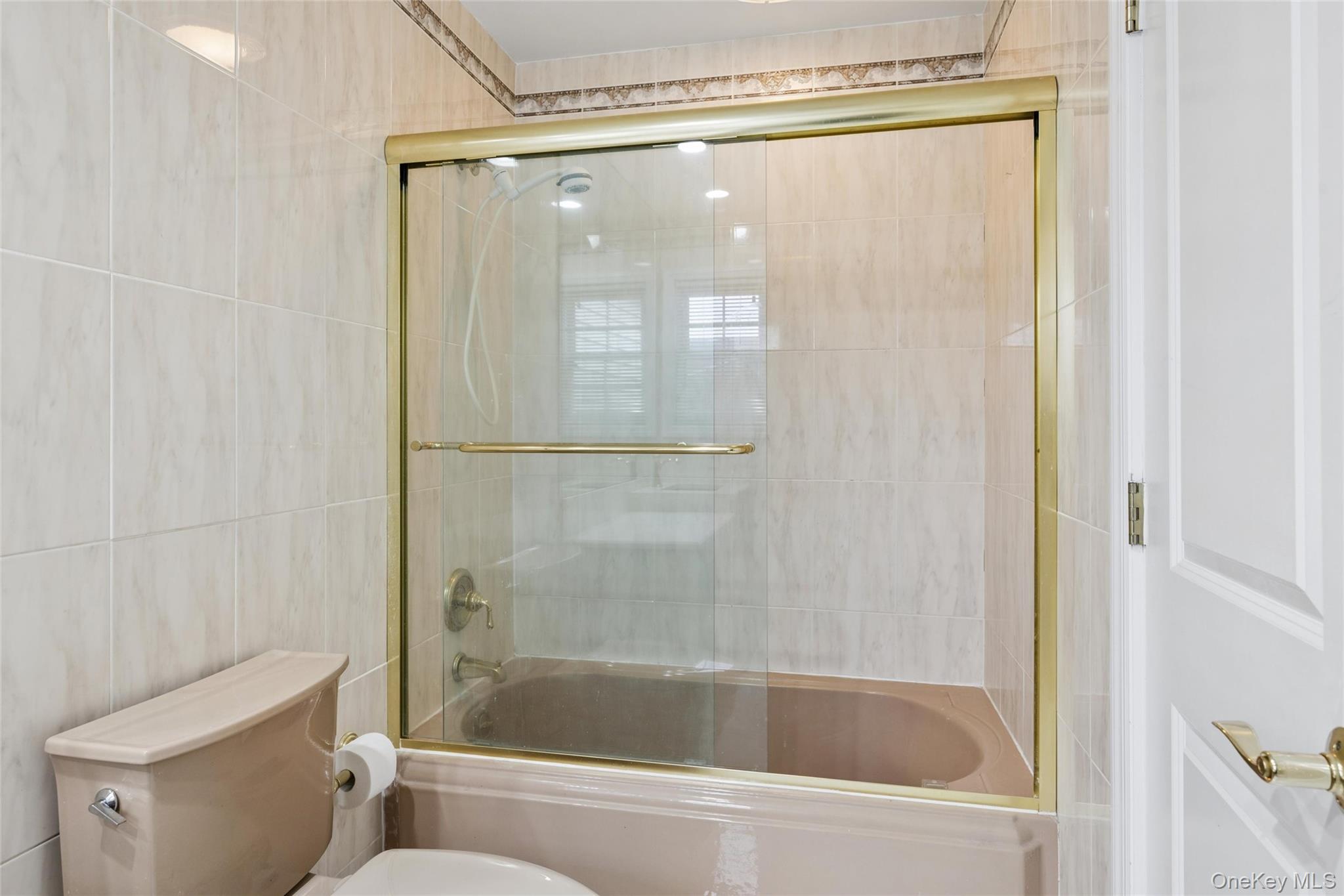 192 Split Rock Road Syosset, NY 11791 - Photo 27 of 36