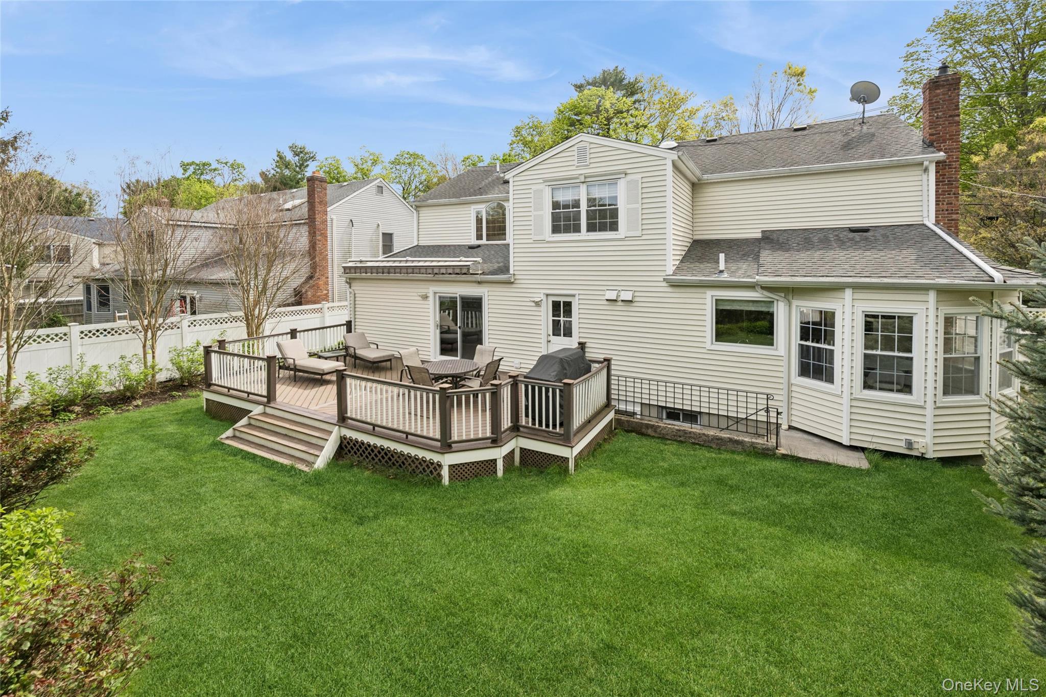 192 Split Rock Road Syosset, NY 11791 - Photo 32 of 36