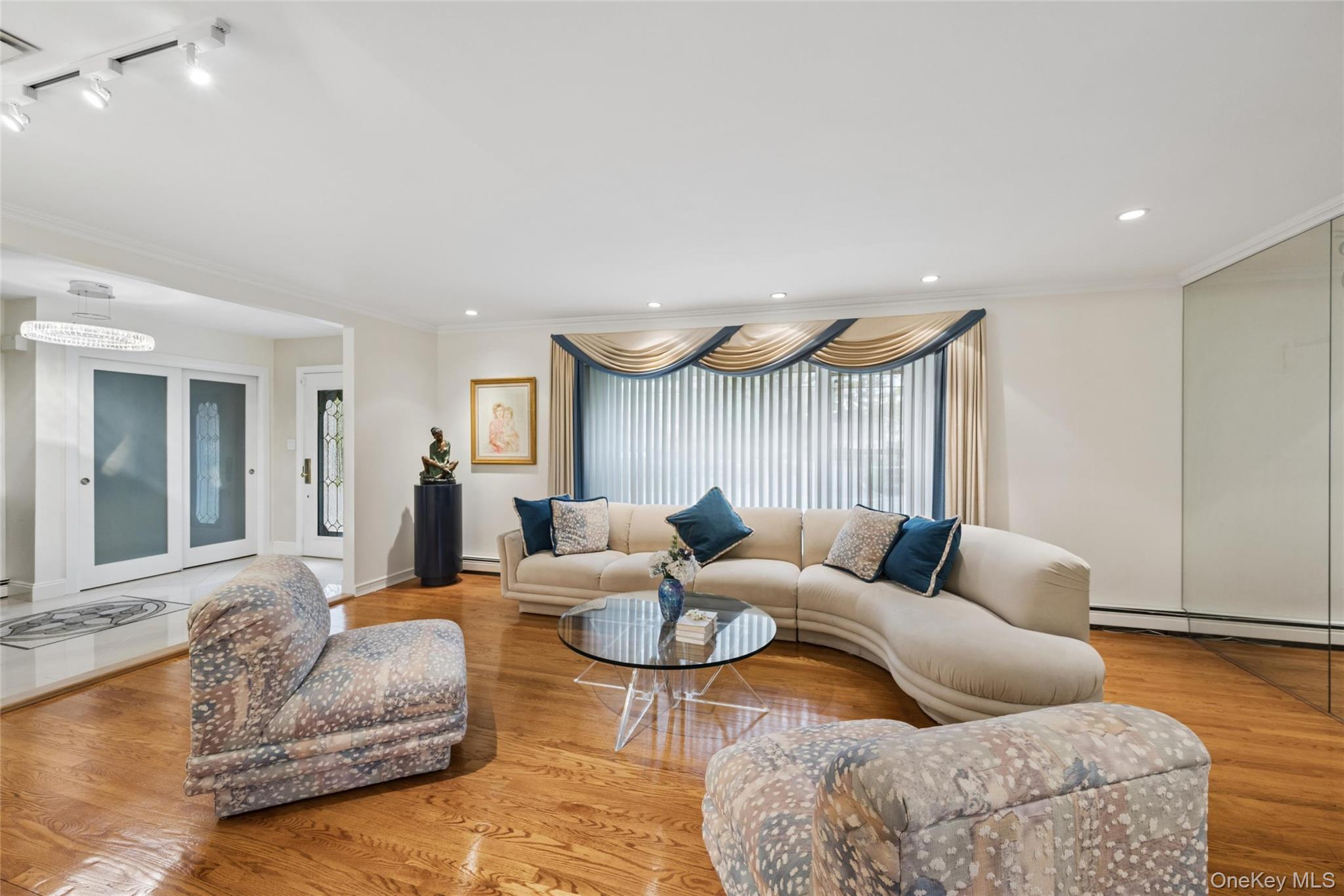 192 Split Rock Road Syosset, NY 11791 - Photo 4 of 36