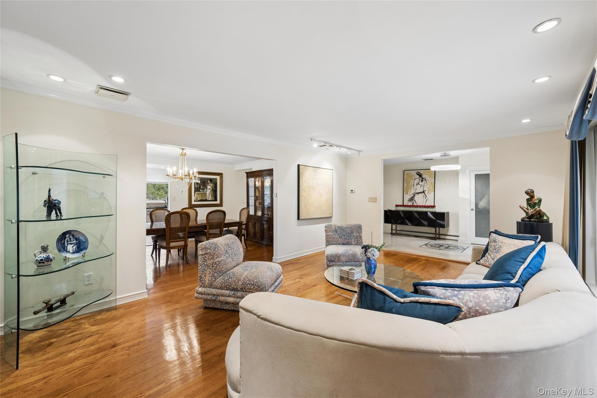 192 Split Rock Road Syosset, NY 11791 - Photo 5 of 36