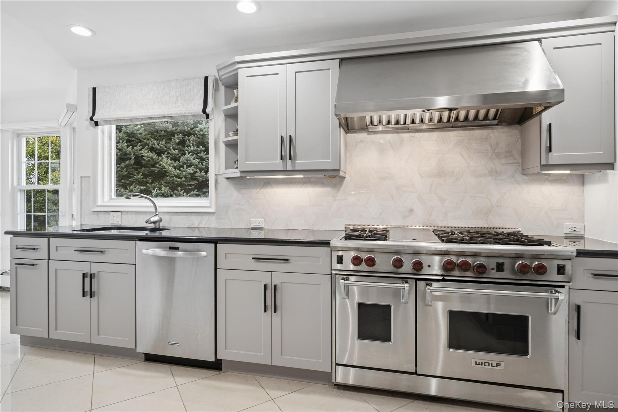 192 Split Rock Road Syosset, NY 11791 - Photo 9 of 36
