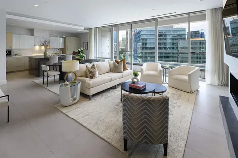 $1,250,000 | 2408 Victory Park Lane, Unit 1039, Dallas, TX 75219