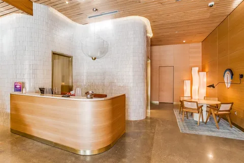 $1,250,000 | 2408 Victory Park Lane, Unit 1039, Dallas, TX 75219