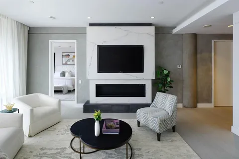 $1,250,000 | 2408 Victory Park Lane, Unit 1039, Dallas, TX 75219