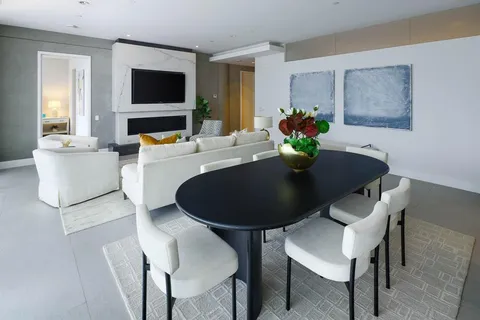 $1,250,000 | 2408 Victory Park Lane, Unit 1039, Dallas, TX 75219