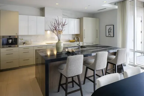 $1,250,000 | 2408 Victory Park Lane, Unit 1039, Dallas, TX 75219