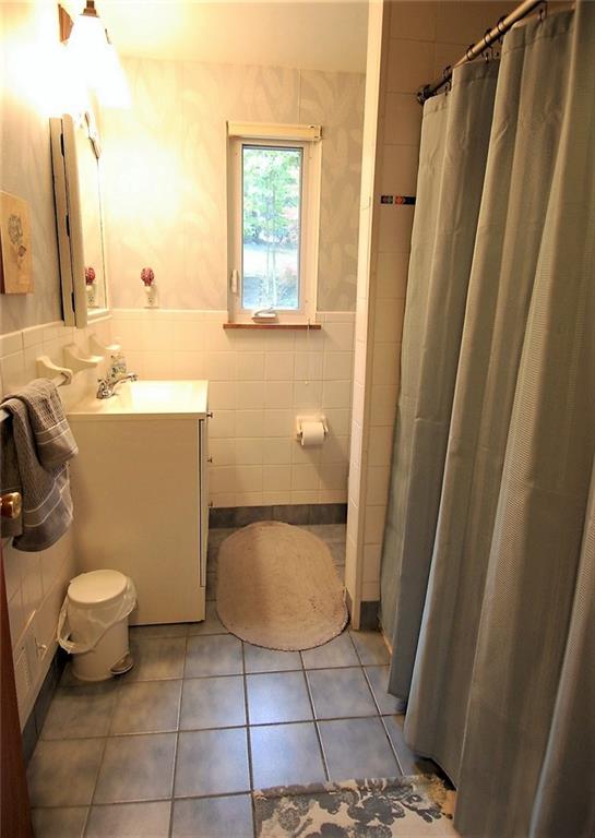 226 Rockingham Road Pittsburgh, PA 15238 - Photo 15 of 25 Gallery Image 15