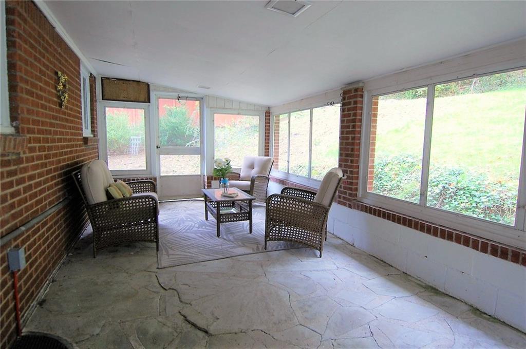 226 Rockingham Road Pittsburgh, PA 15238 - Photo 20 of 25 Gallery Image 20
