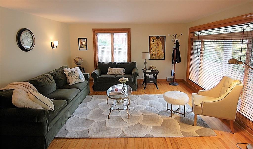 226 Rockingham Road Pittsburgh, PA 15238 - Photo 4 of 25 Gallery Image 4